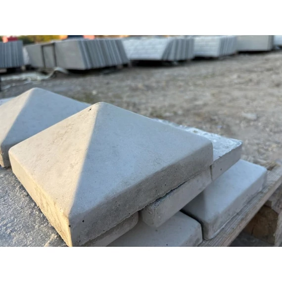 Beton sapka oszlophoz