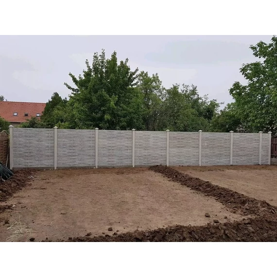 Fűzött fa mintázatú kerítés