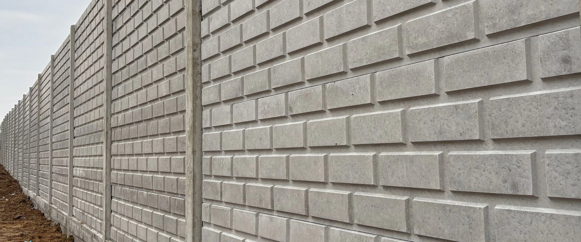 Tégla mintás betonkerítés oszloppal